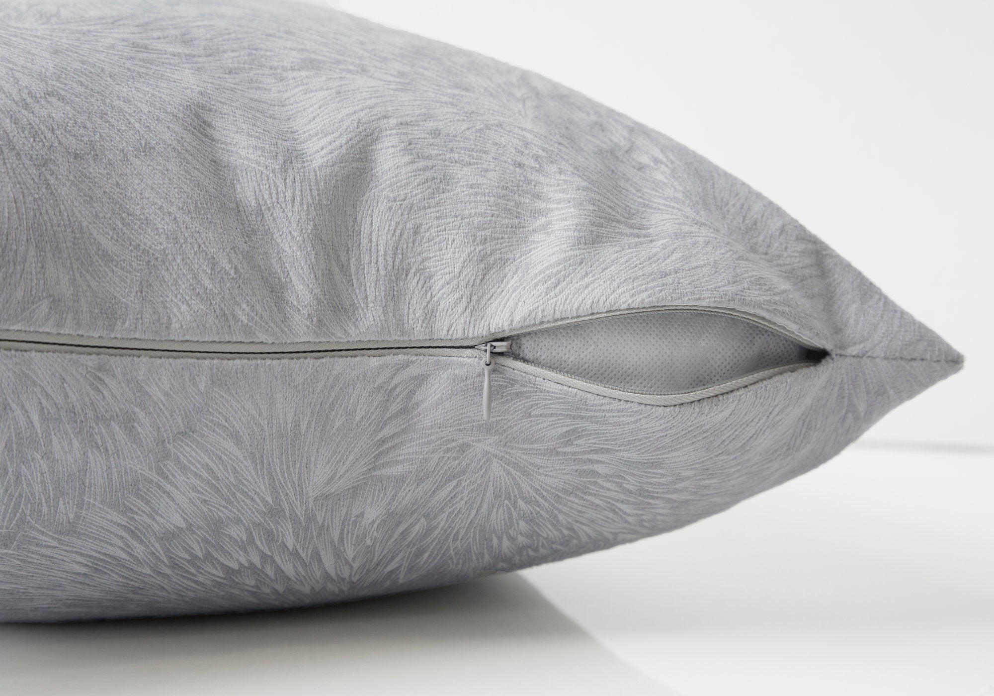 COUSSIN - 18"X 18" / VELOURS PLUME GRIS PALE / 2PCS 