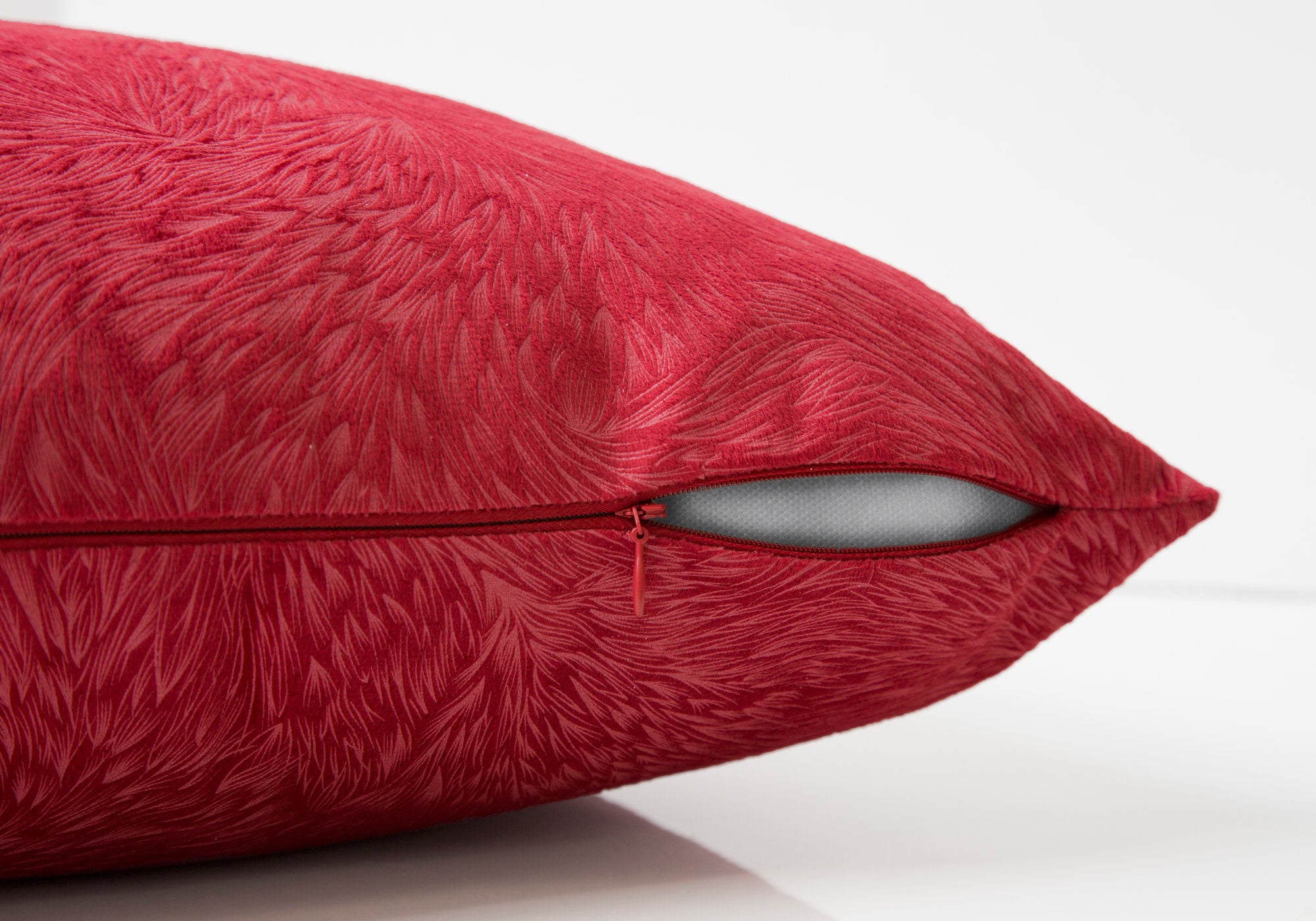 COUSSIN - 18"X 18" / VELOURS PLUME ROUGE / 2PCS 