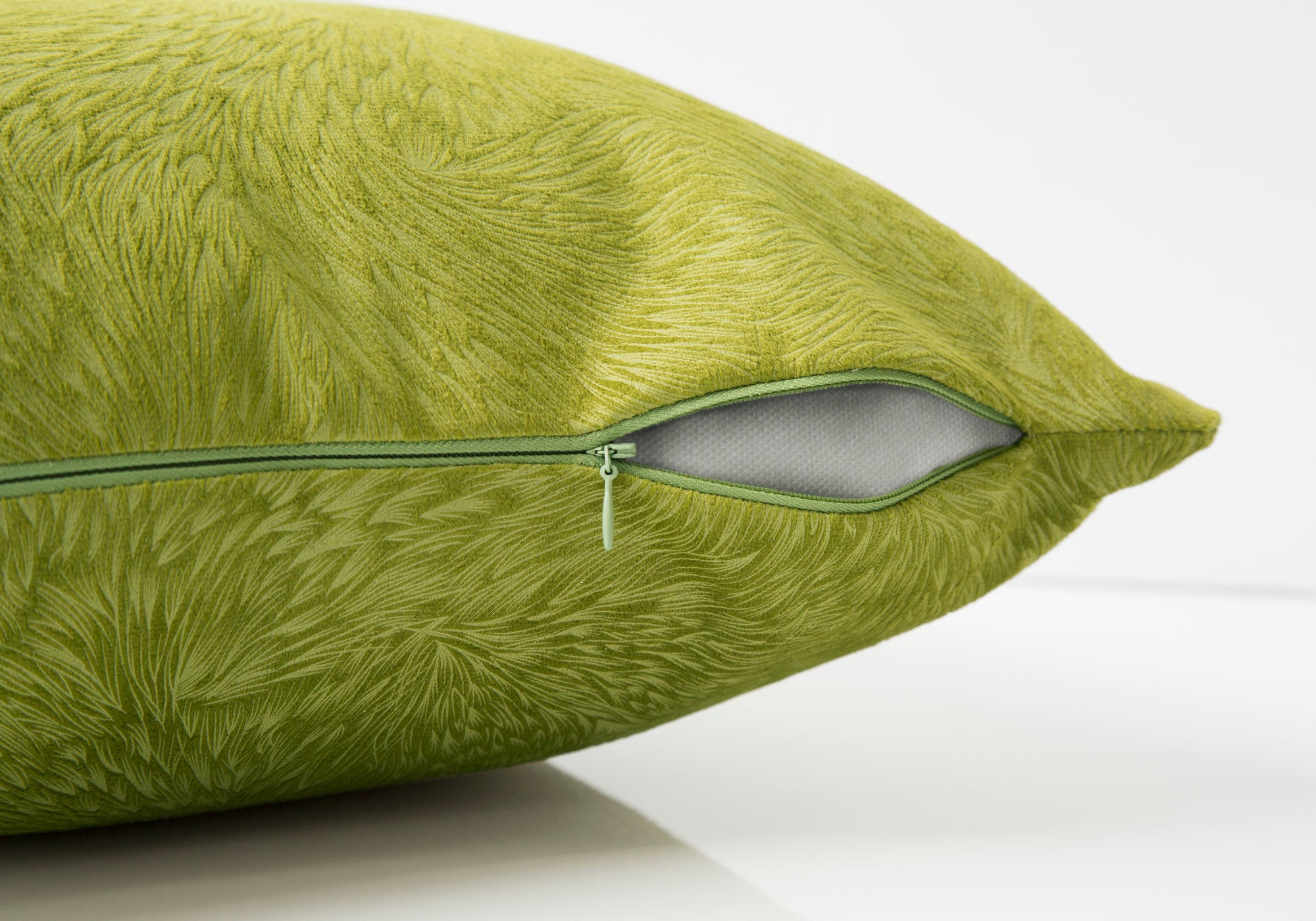 COUSSIN - 18"X 18" / VELOURS PLUME VERT LIME / 2PCS 